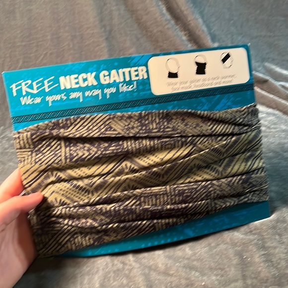 NWT Neck Gaiter - Picture 2 of 2